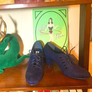 Navy blue vintage style heels